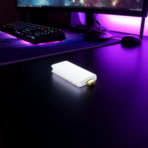 Game Stick 4K Ultra HD, console de jeu HDMI plug and play avec deux manettes sans fil, émulation multi-plateformes (PS1, PSP, N64, GBA, arcade), plus de 10 000 jeux rétro intégrés, compatible TV 4K, box Android et projecteurs. Design compact, installation rapide et expérience gaming fluide. Level one 