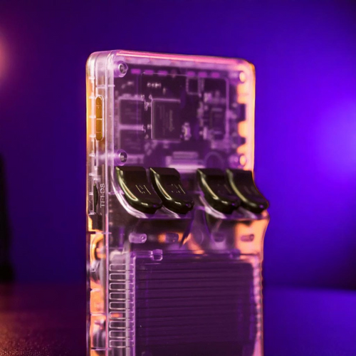 Console rétro portable R36 transparente rouge, écran HD haute résolution, double joystick analogique, boutons XYAB, compatibilité multi-émulateurs (PS1, PSP, N64, GBA, SNES, Megadrive), plus de 10 000 jeux classiques intégrés, console de jeu portable performante pour retrogaming, design transparent, ergonomique et puissant. LEVEL ONE